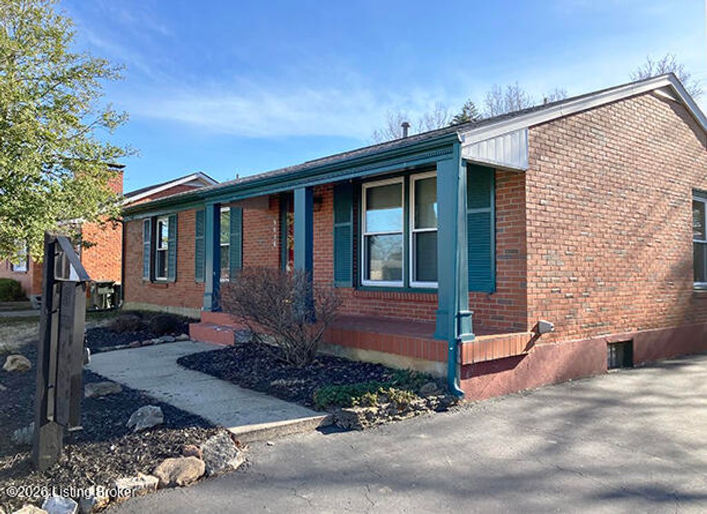 Photo of 9616 Lyric Ln, Jeffersontown, KY 40299 (MLS # 1715601)