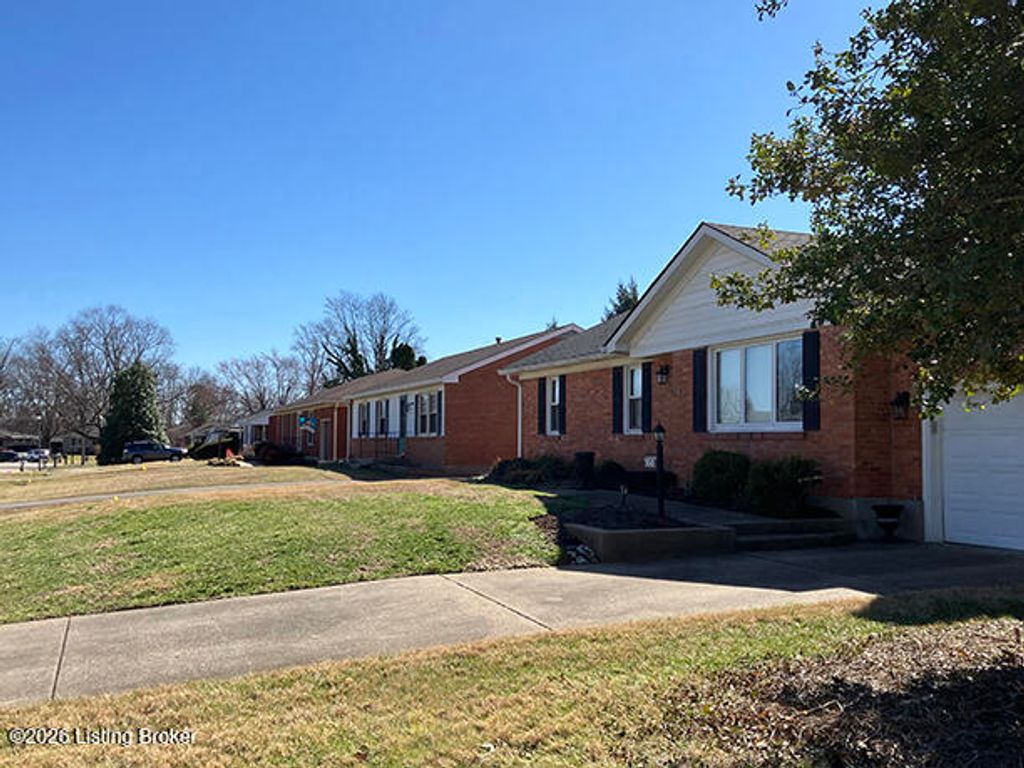 Photo of 9616 Lyric Ln, Jeffersontown, KY 40299 (MLS # 1715601)