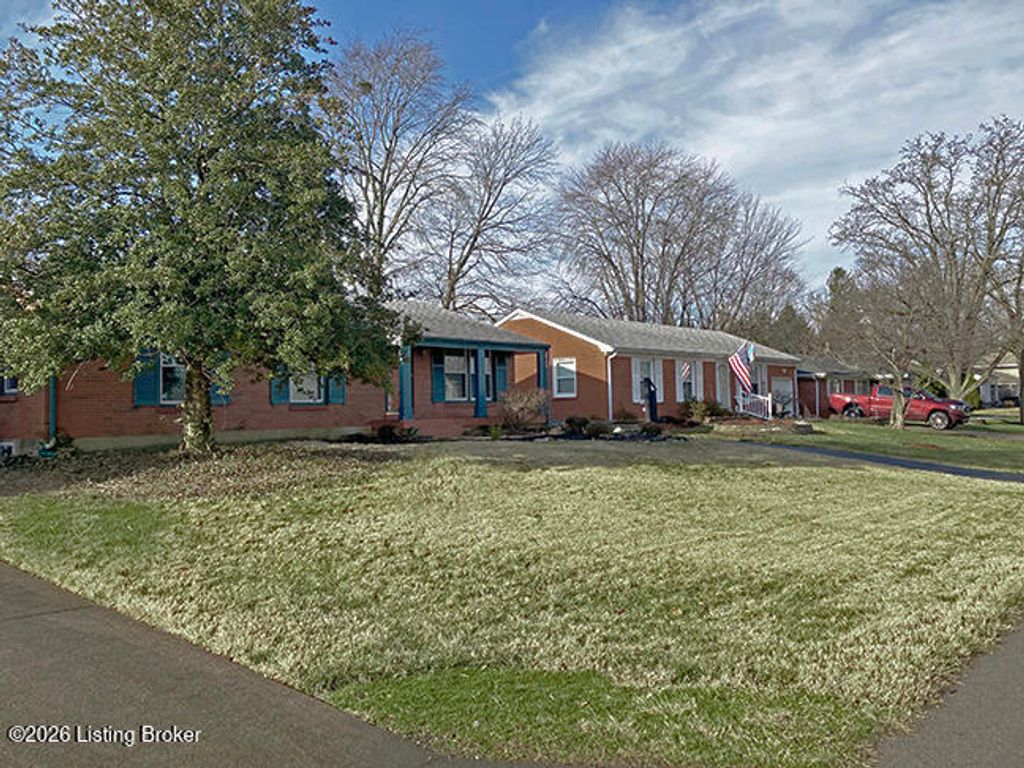 Photo of 9616 Lyric Ln, Jeffersontown, KY 40299 (MLS # 1715601)