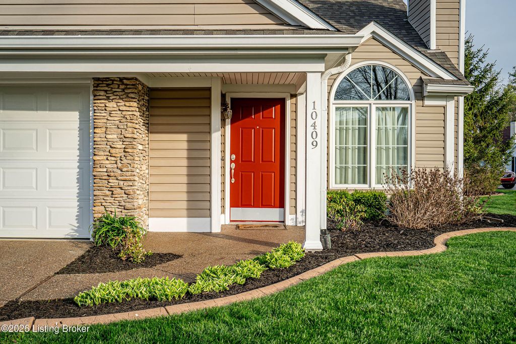 Photo of 10409 Bay Pointe Cir, Louisville, KY 40241 (MLS # 1713309)