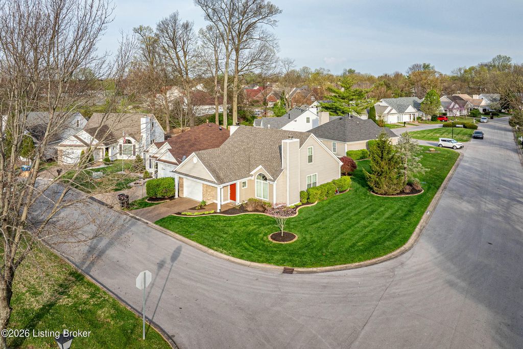 Photo of 10409 Bay Pointe Cir, Louisville, KY 40241 (MLS # 1713309)