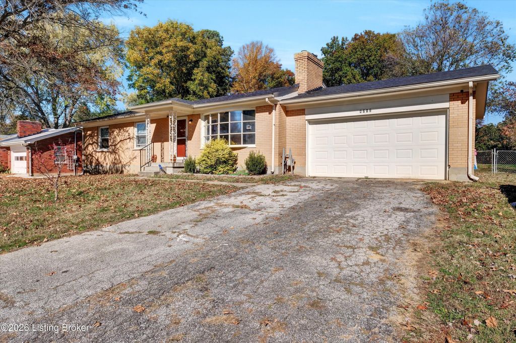 Photo of 4212 Silvercreek Rd, Louisville, KY 40272 (MLS # 1712075)