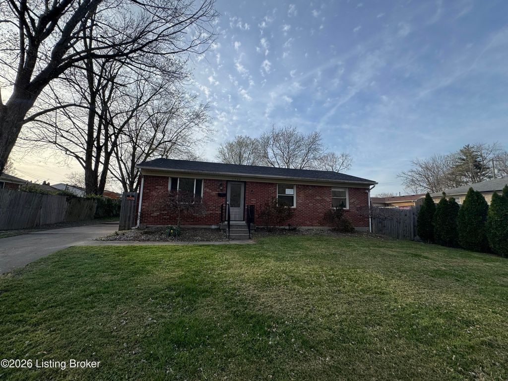 Photo of 11720 Pond Creek Dr, Louisville, KY 40272 (MLS # 1713289)