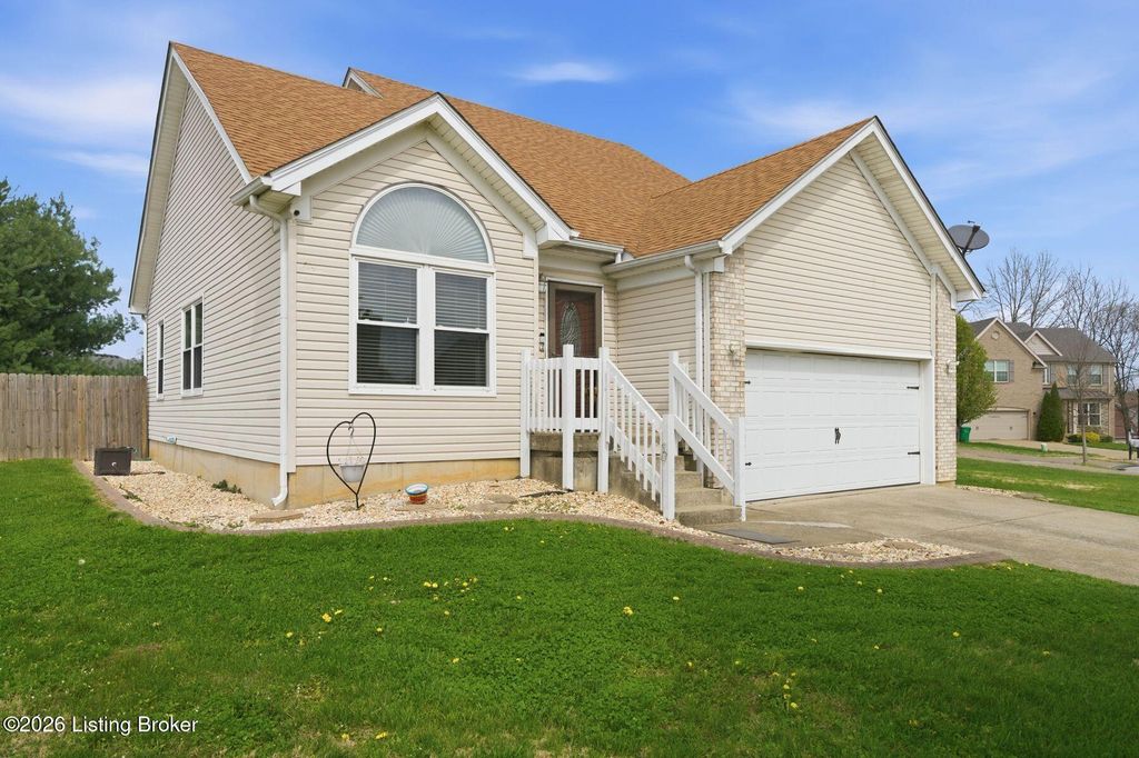 Photo of 6900 Franklin Farmer Way, Louisville, KY 40229 (MLS # 1713258)