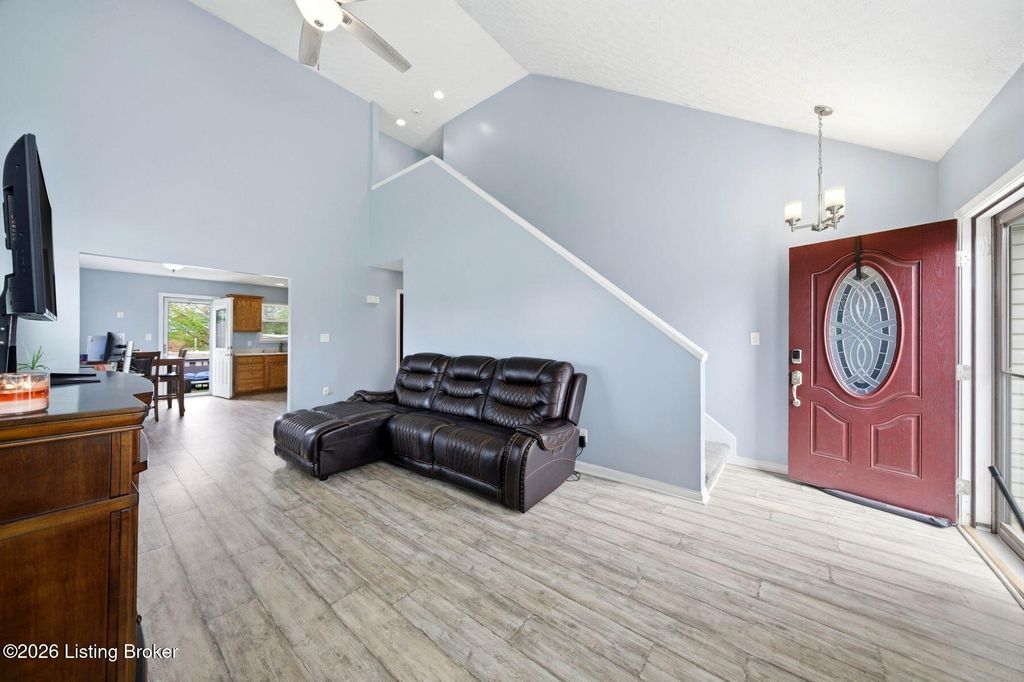 Photo of 6900 Franklin Farmer Way, Louisville, KY 40229 (MLS # 1713258)