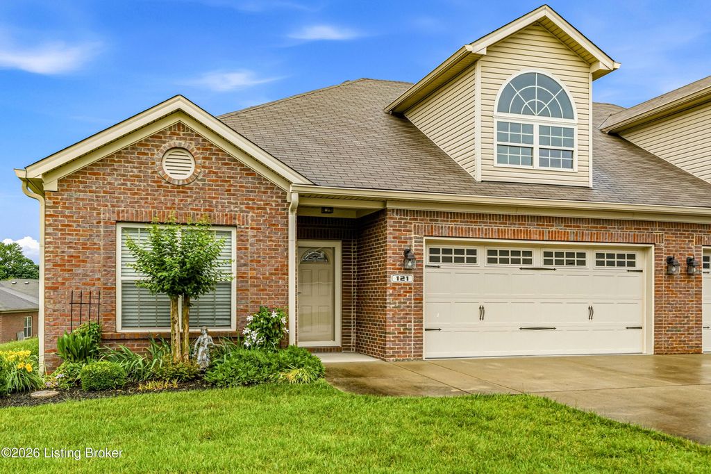 Photo of 121 Twin Brook Ct, Shelbyville, KY 40065 (MLS # 1718604)