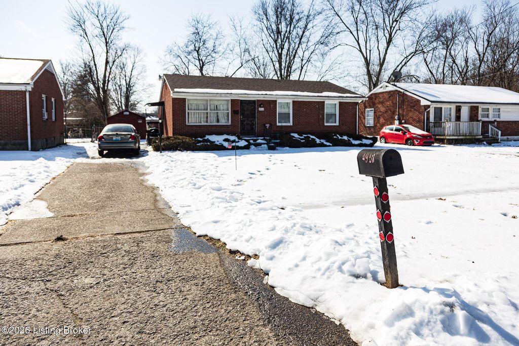 Photo of 4910 Red Oak Ln, Louisville, KY 40218 (MLS # 1708980)