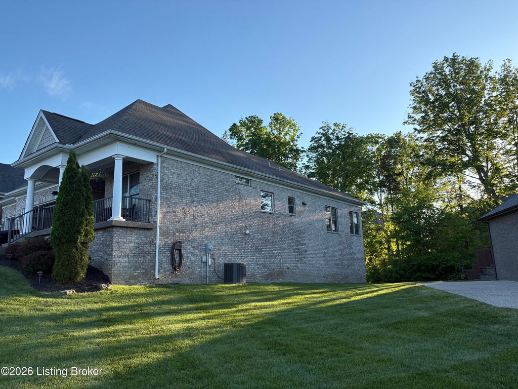 Photo of 2418 Irish Bend Ct, Fisherville, KY 40023 (MLS # 1716027)