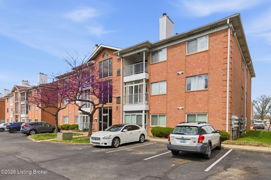Photo of 3721 Bardstown Rd #APT 303, Louisville, KY 40218 (MLS # 1714368)