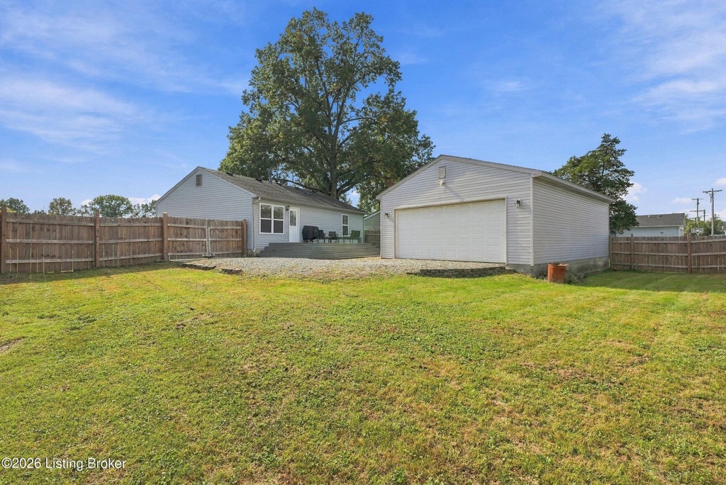 Photo of 226 S Shore Dr, Shepherdsville, KY 40165 (MLS # 1731797)
