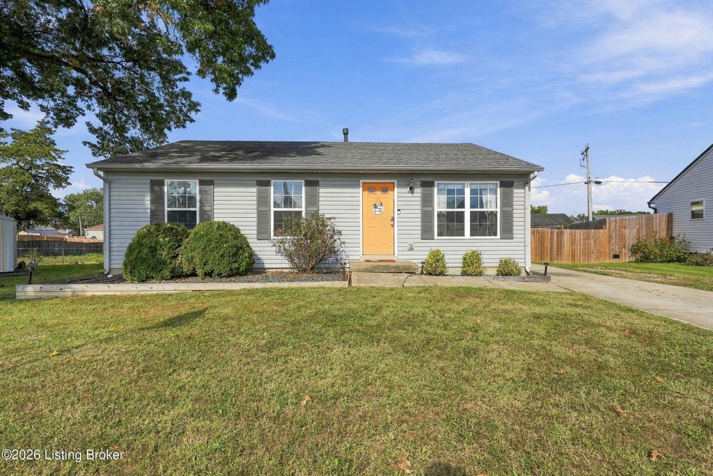 Photo of 226 S Shore Dr, Shepherdsville, KY 40165 (MLS # 1731797)