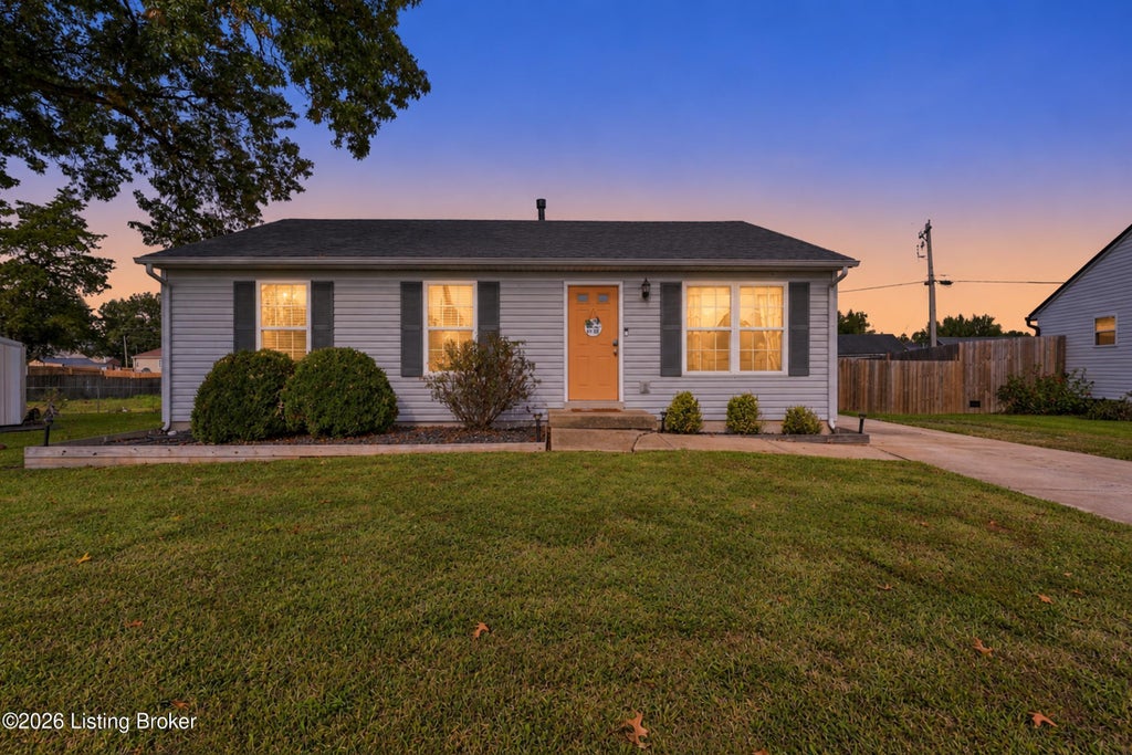 Photo of 226 S Shore Dr, Shepherdsville, KY 40165 (MLS # 1731797)