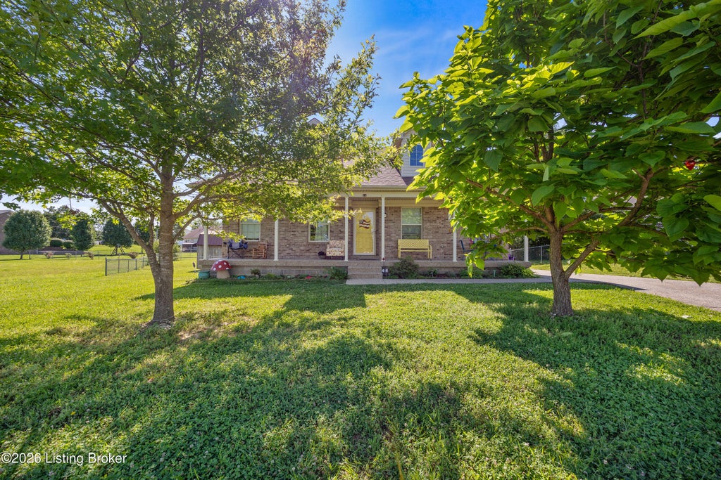 Photo of 251 Crystal View Ct, Mt Washington, KY 40047 (MLS # 1719603)