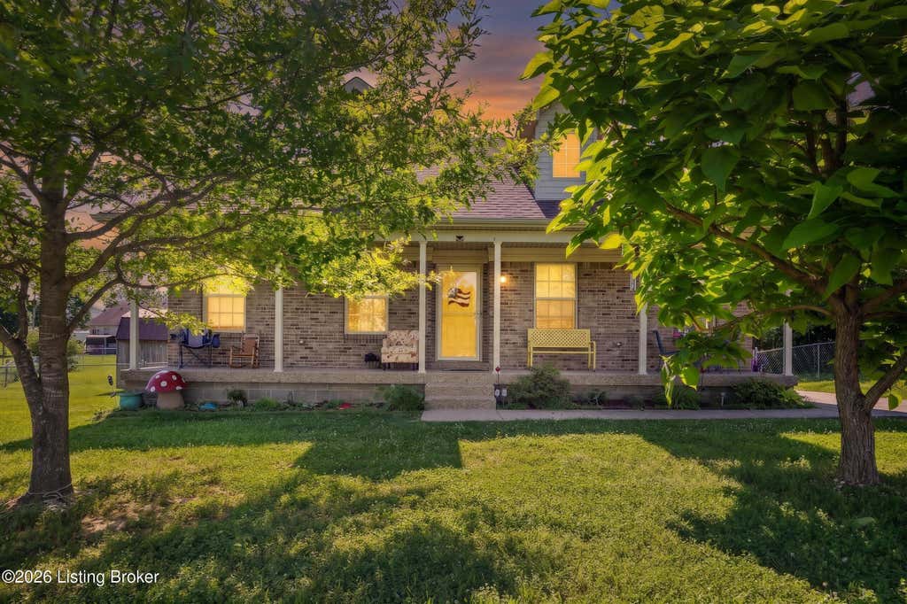 Photo of 251 Crystal View Ct, Mt Washington, KY 40047 (MLS # 1719603)