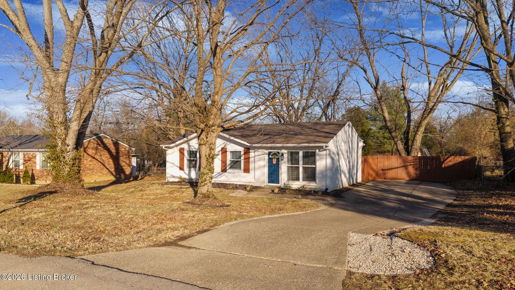 Photo of 6812 Village Green Blvd, Pewee Valley, KY 40056 (MLS # 1710220)