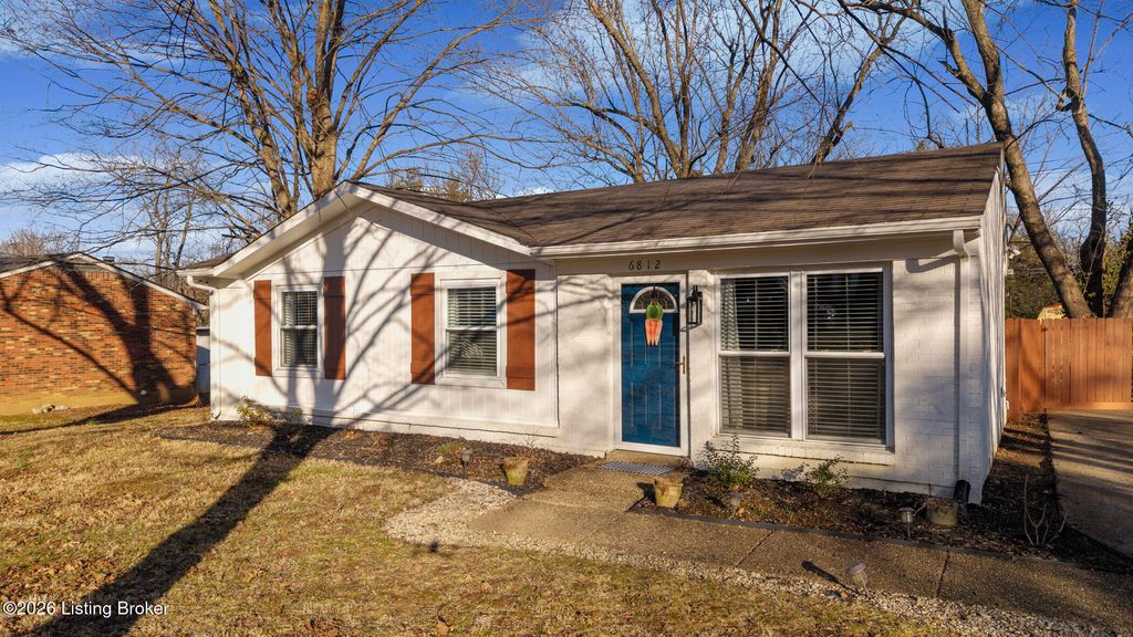 Photo of 6812 Village Green Blvd, Pewee Valley, KY 40056 (MLS # 1710220)