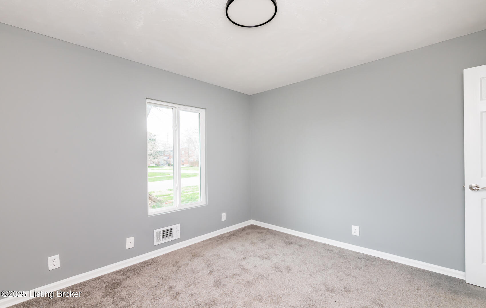 2401 Woodmont Dr, Louisville, Pennsylvania image 13