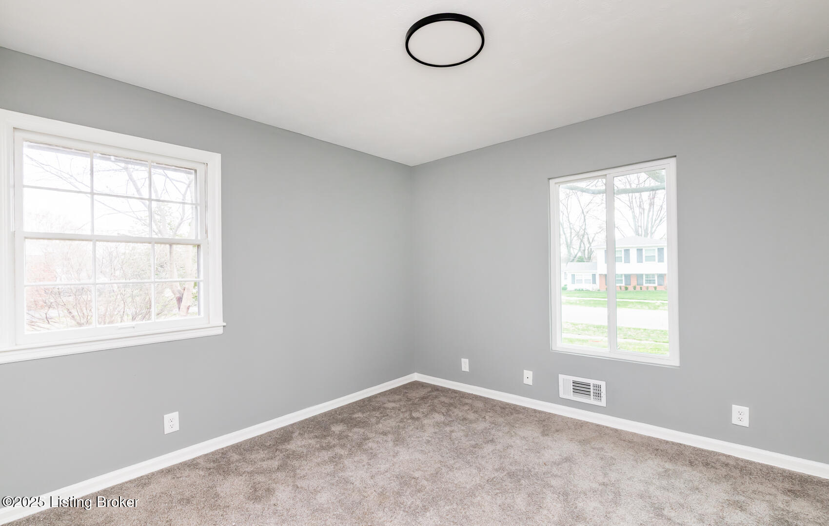 2401 Woodmont Dr, Louisville, Pennsylvania image 12