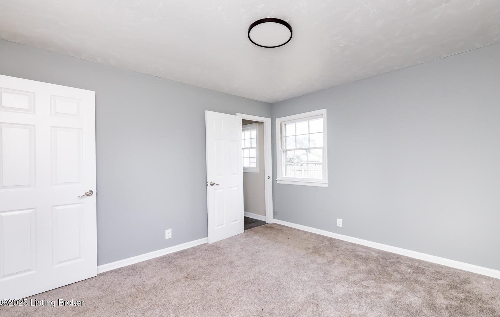 2401 Woodmont Dr, Louisville, Pennsylvania image 15