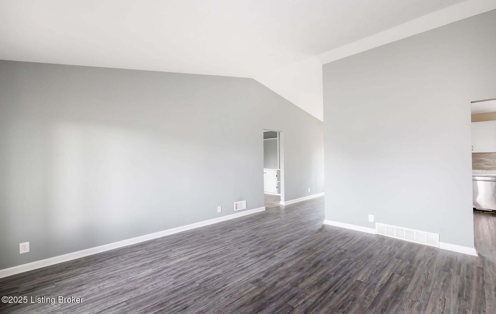 2401 Woodmont Dr, Louisville, Pennsylvania image 3