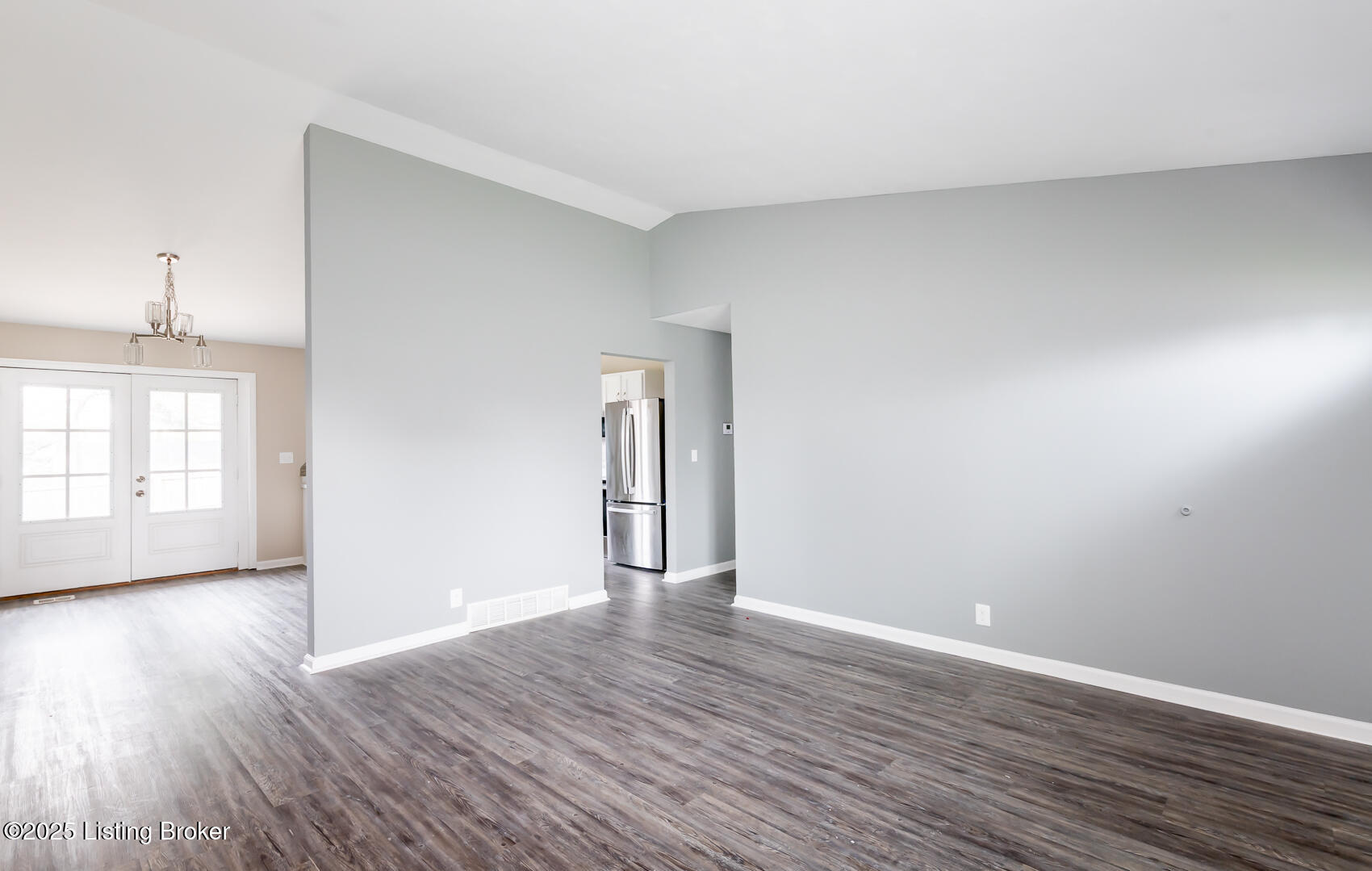 2401 Woodmont Dr, Louisville, Pennsylvania image 2