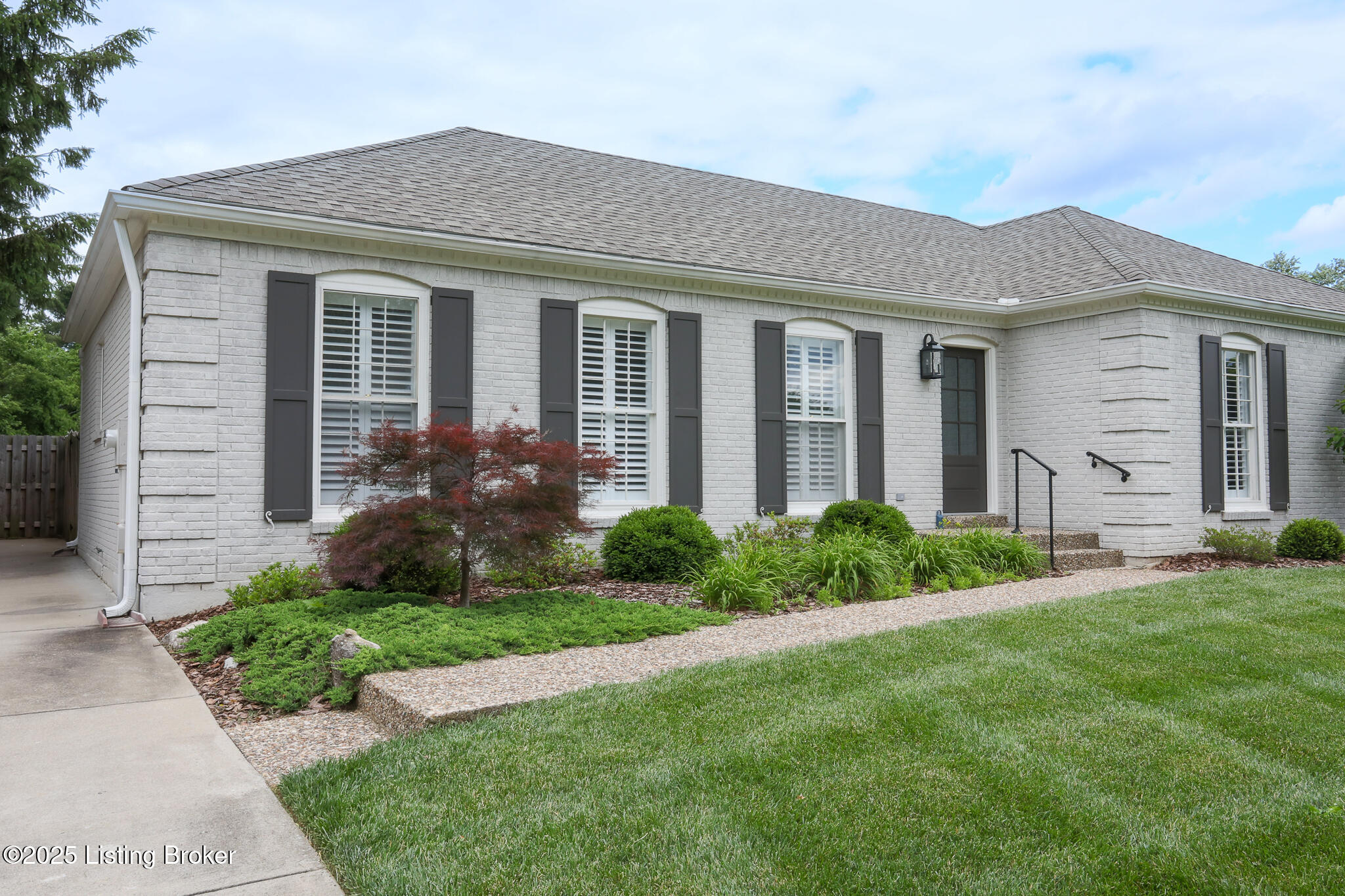 1303 Ambridge Dr, Louisville, Kentucky image 2