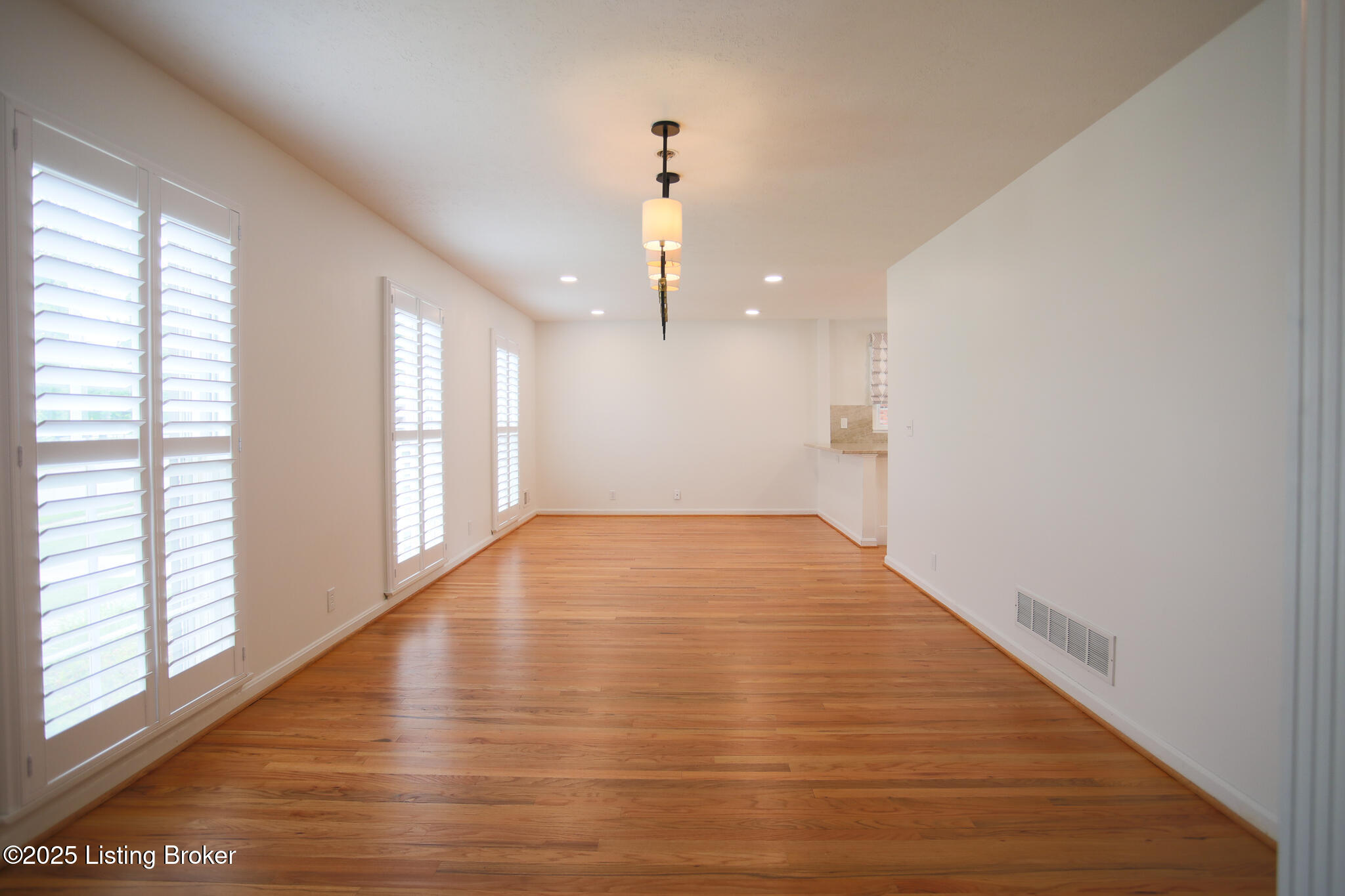 1303 Ambridge Dr, Louisville, Kentucky image 16