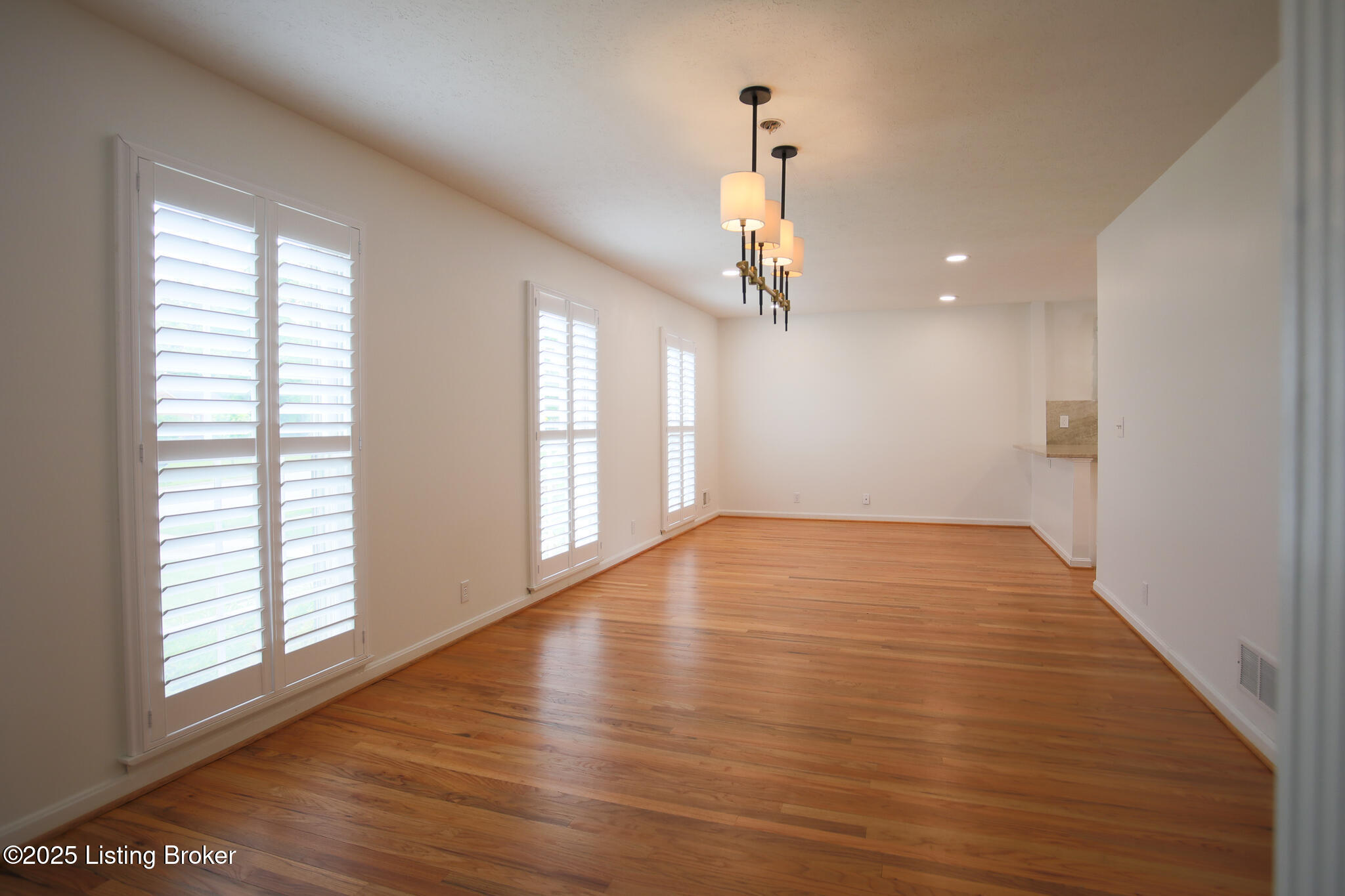 1303 Ambridge Dr, Louisville, Kentucky image 9