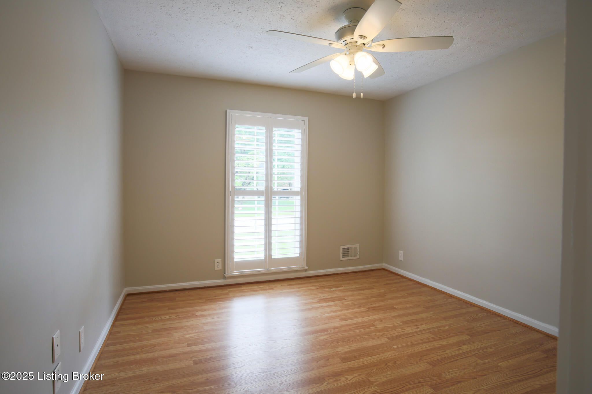 1303 Ambridge Dr, Louisville, Kentucky image 20