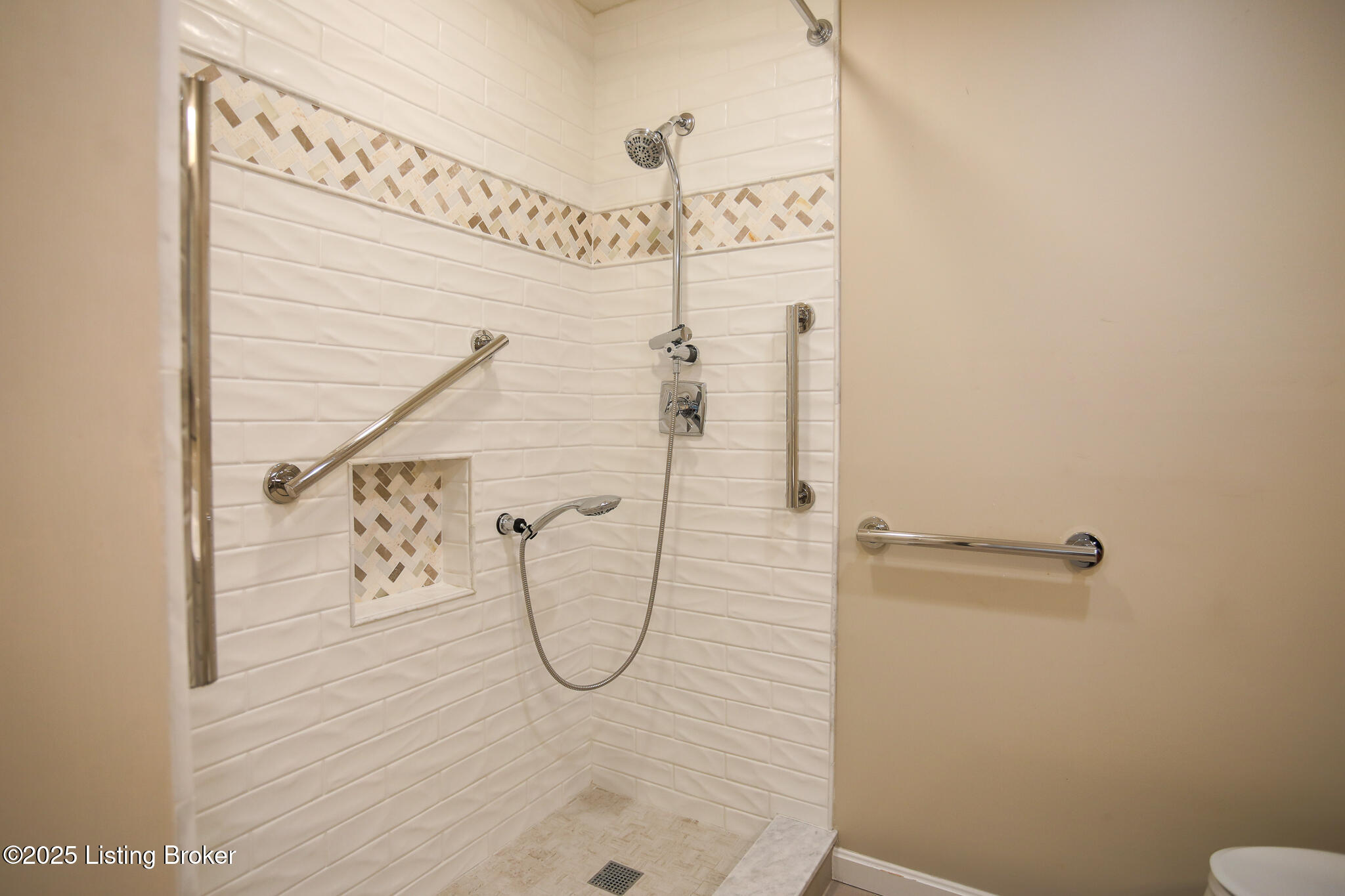 1303 Ambridge Dr, Louisville, Kentucky image 19