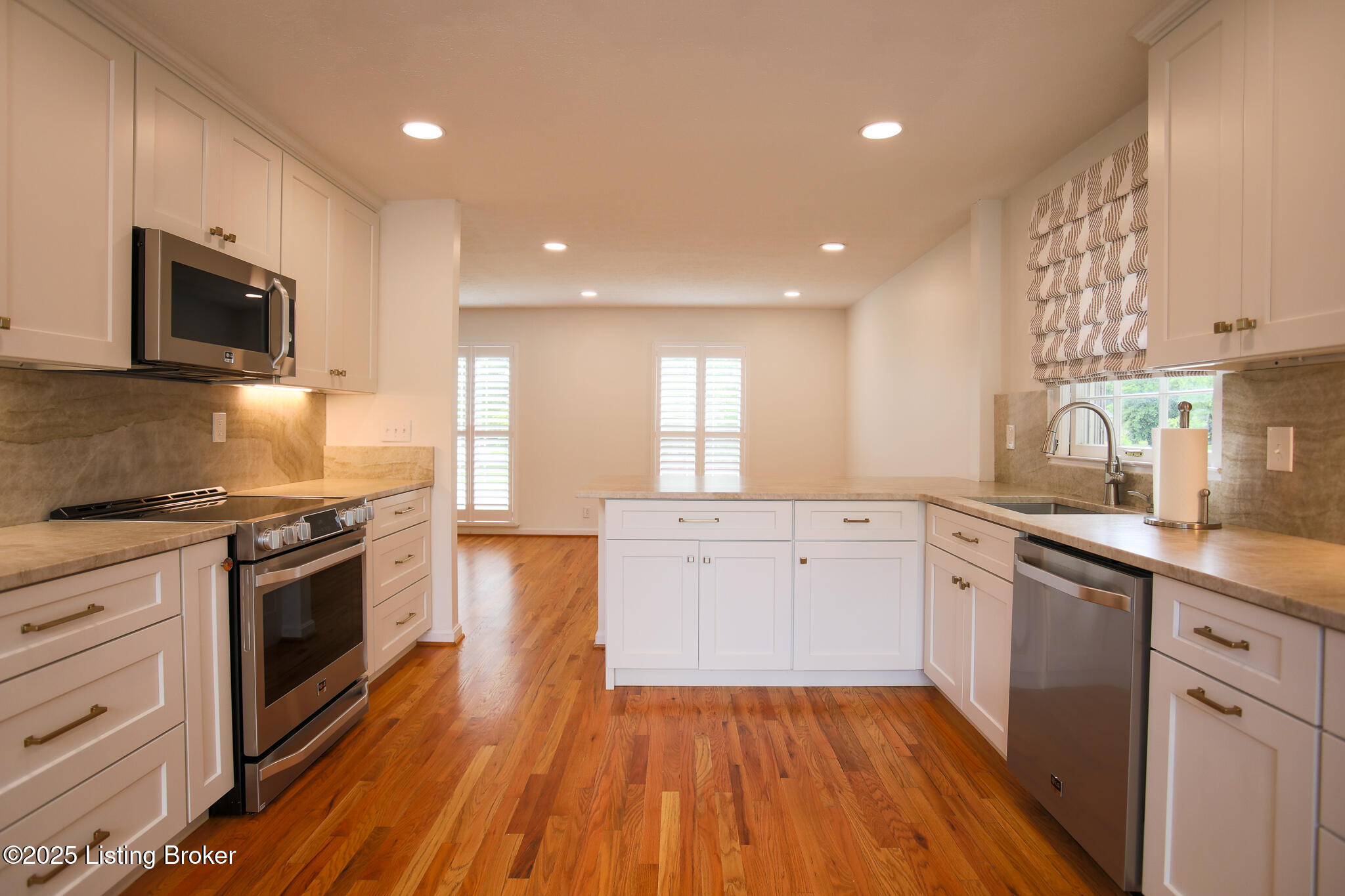 1303 Ambridge Dr, Louisville, Kentucky image 8