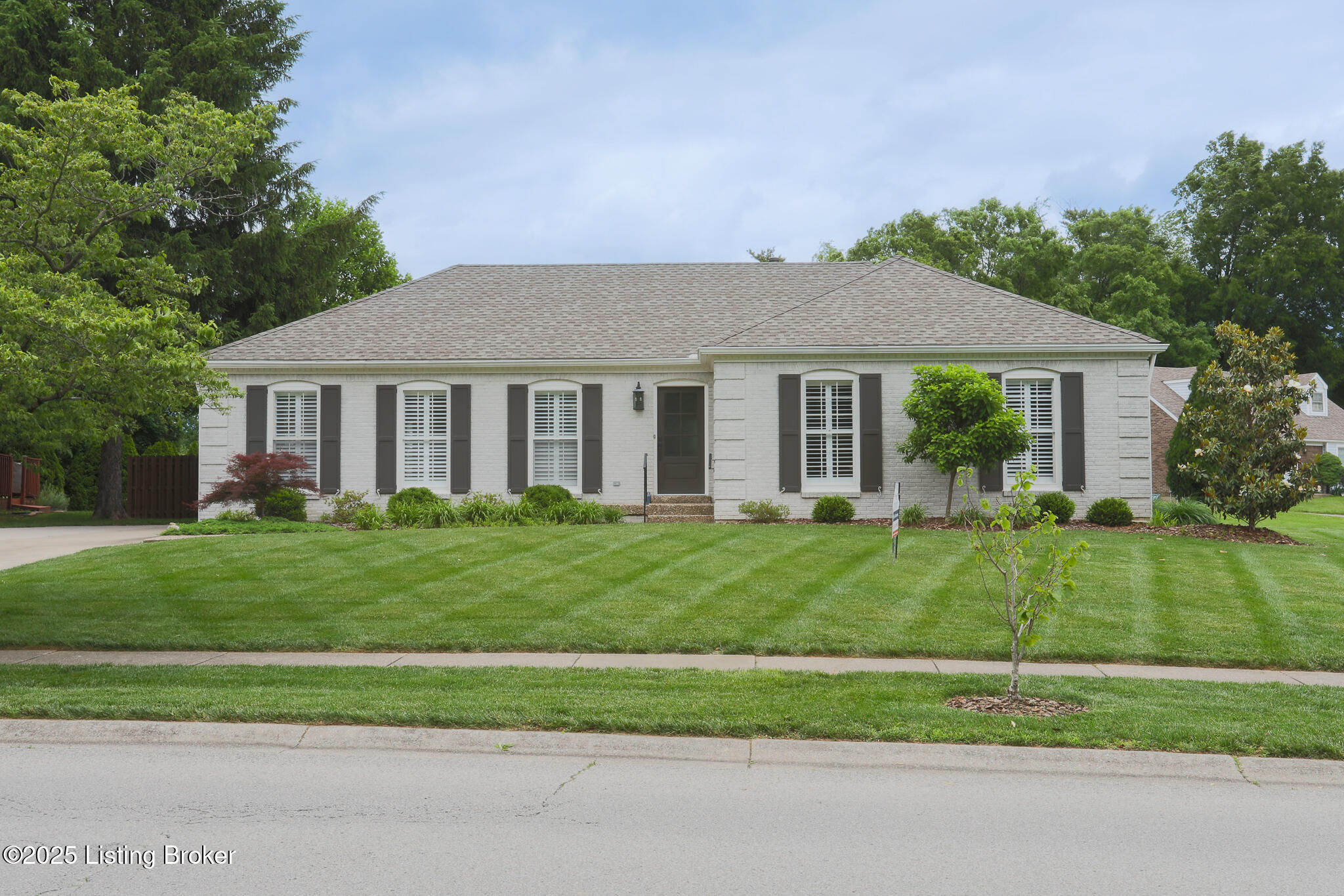 1303 Ambridge Dr, Louisville, Kentucky image 1