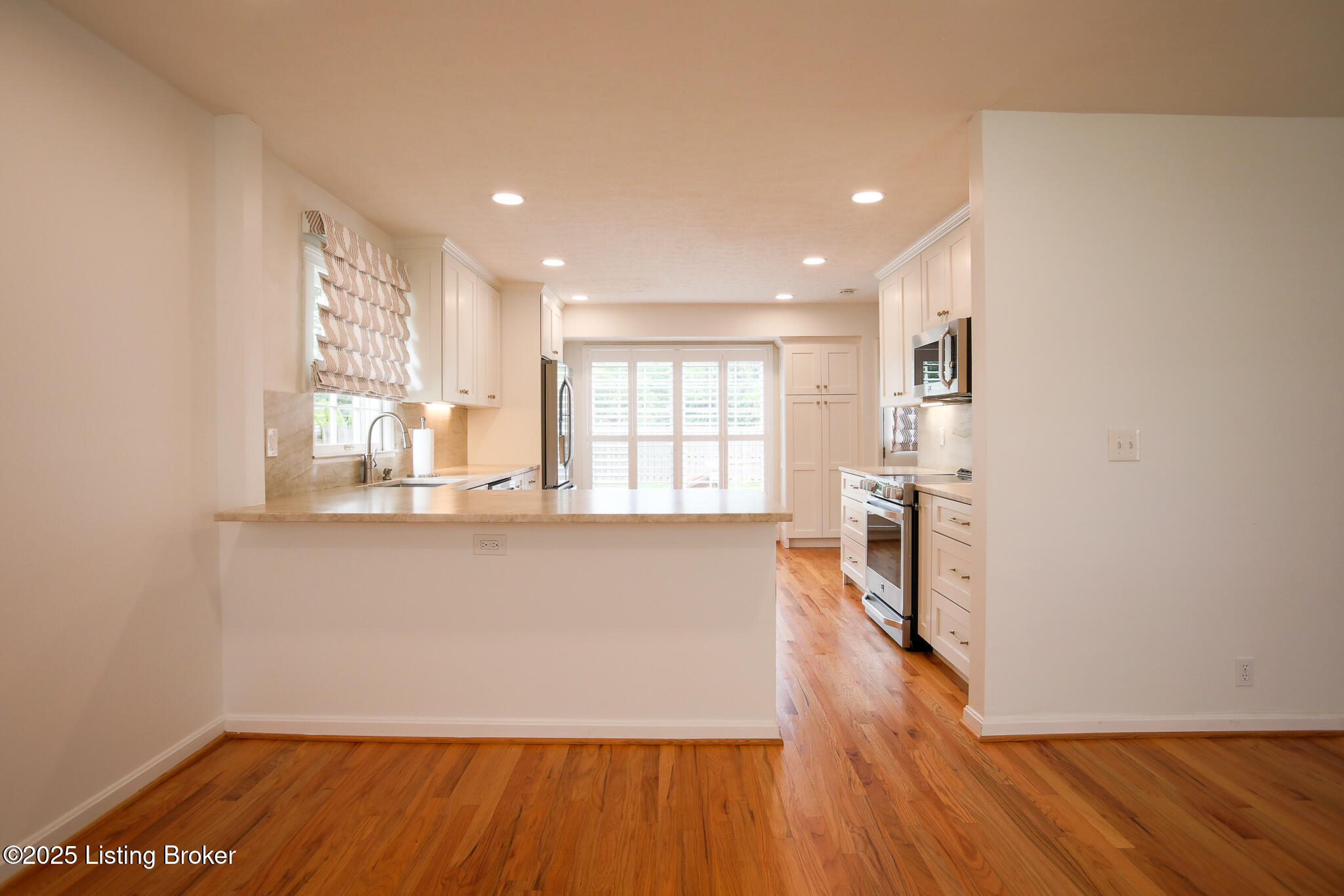 1303 Ambridge Dr, Louisville, Kentucky image 4