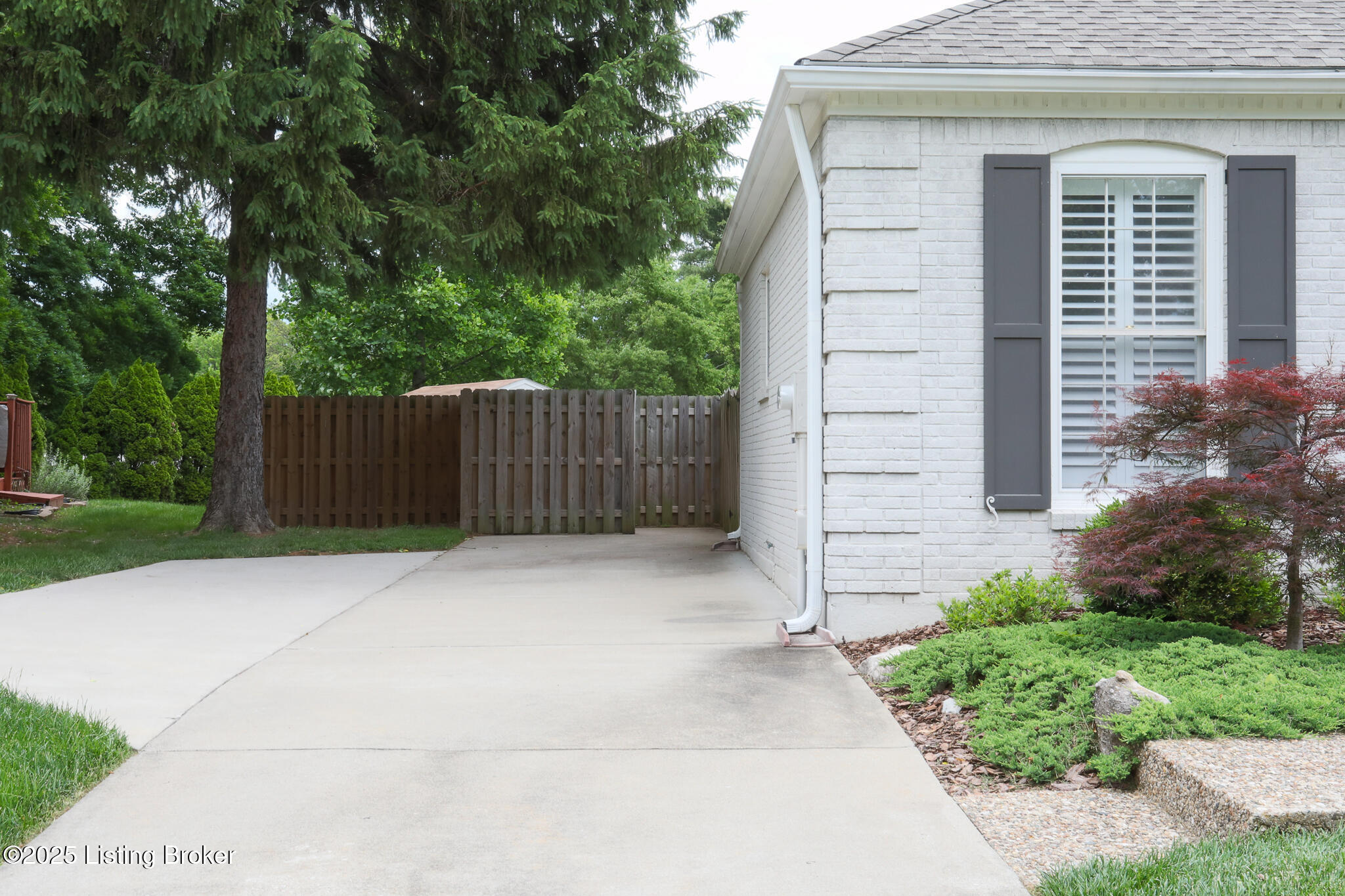 1303 Ambridge Dr, Louisville, Kentucky image 21