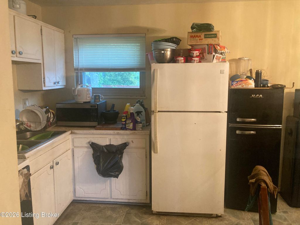 Photo of 9722 Scarborough Ave, Louisville, KY 40272 (MLS # 1715085)