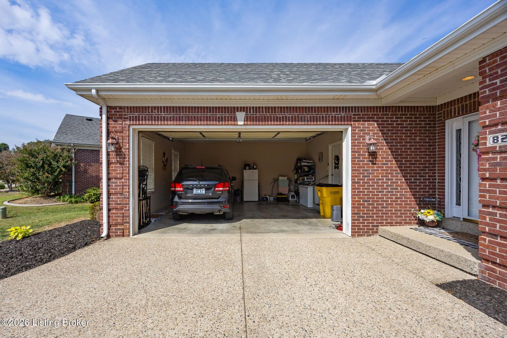 Photo of 8209 Parker Grant Ct, Louisville, KY 40291 (MLS # 1730844)