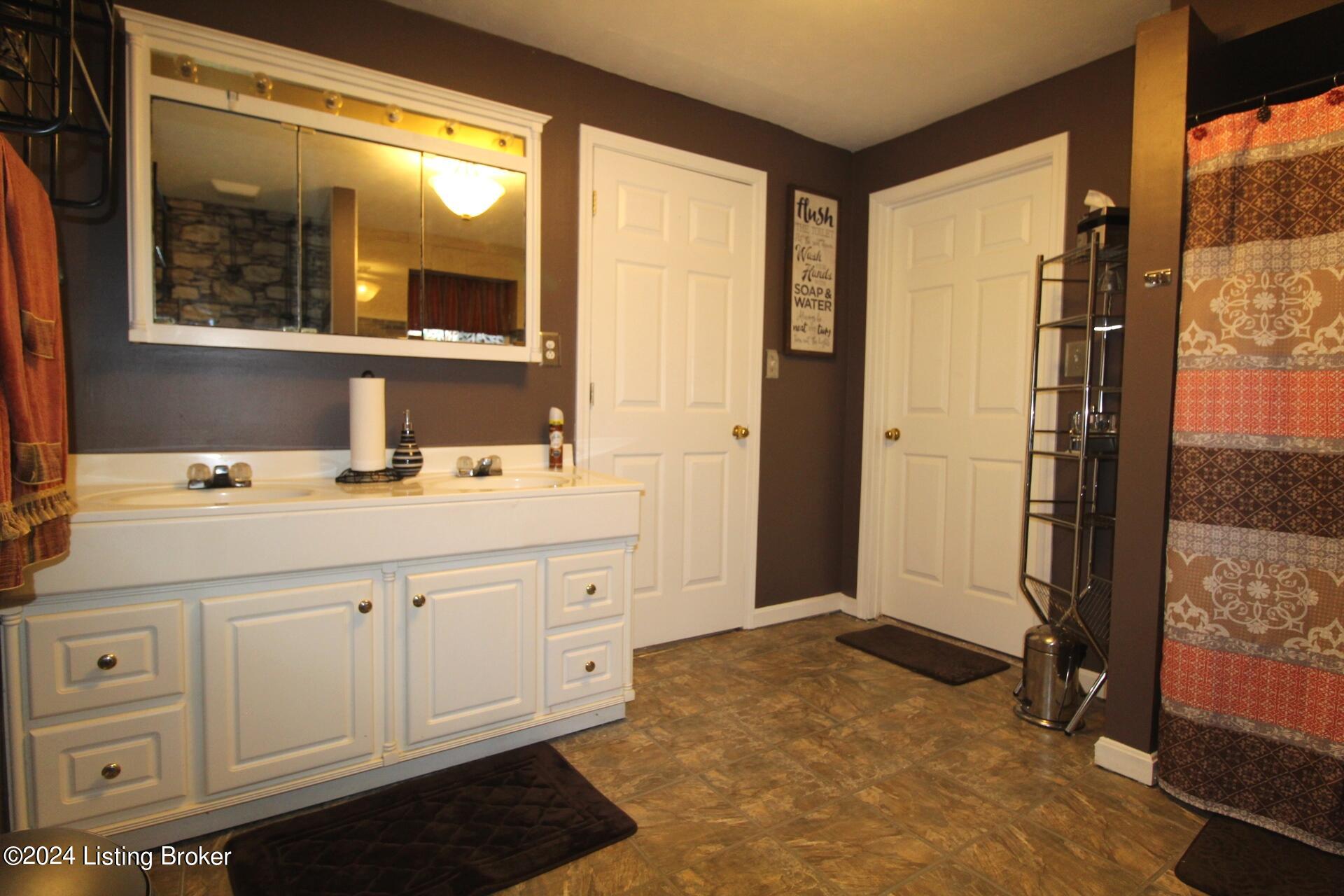 8706 Chelmer Ln, Louisville, Kentucky image 19