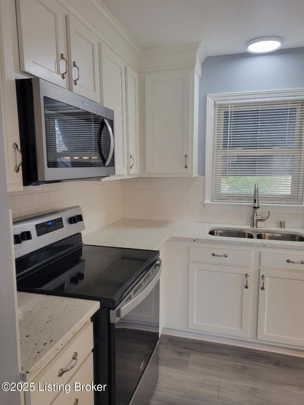 Photo of 3113 Kaye Lawn Dr, Louisville, KY 40220 (MLS # 1705239)