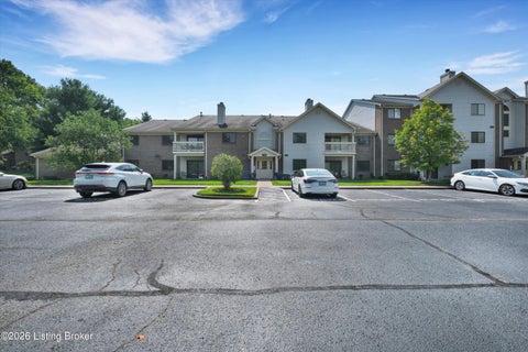 Tiny photo for 3503 Lennox View Ct #207, Louisville, KY 40299 (MLS # 1729795)