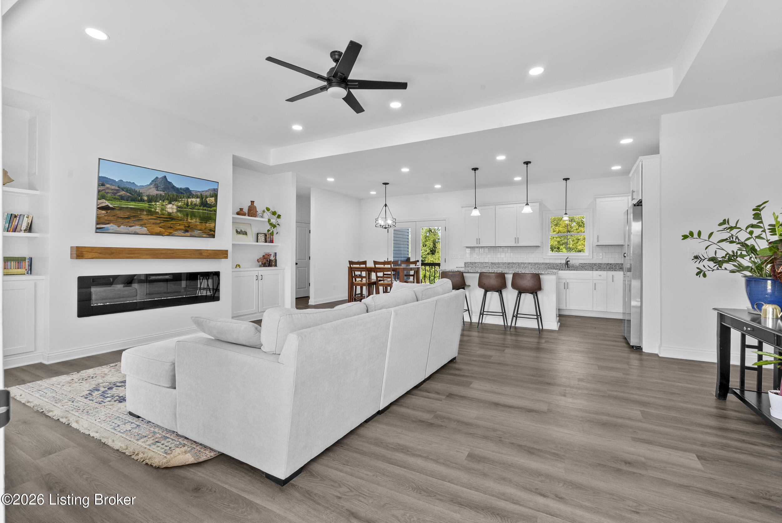 99 Roosevelt Ct