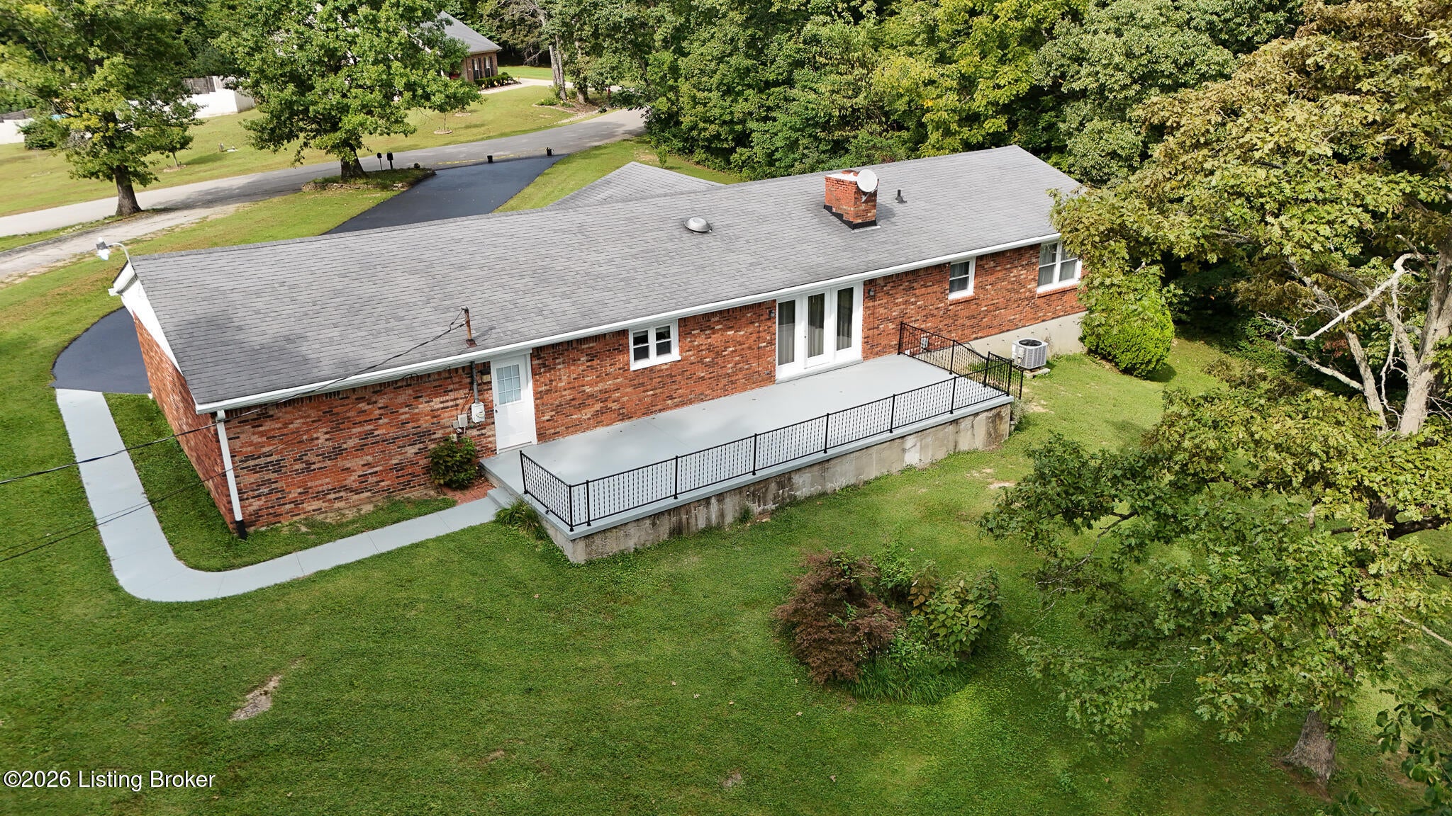 1022 Greenbriar Rd - Photo 3