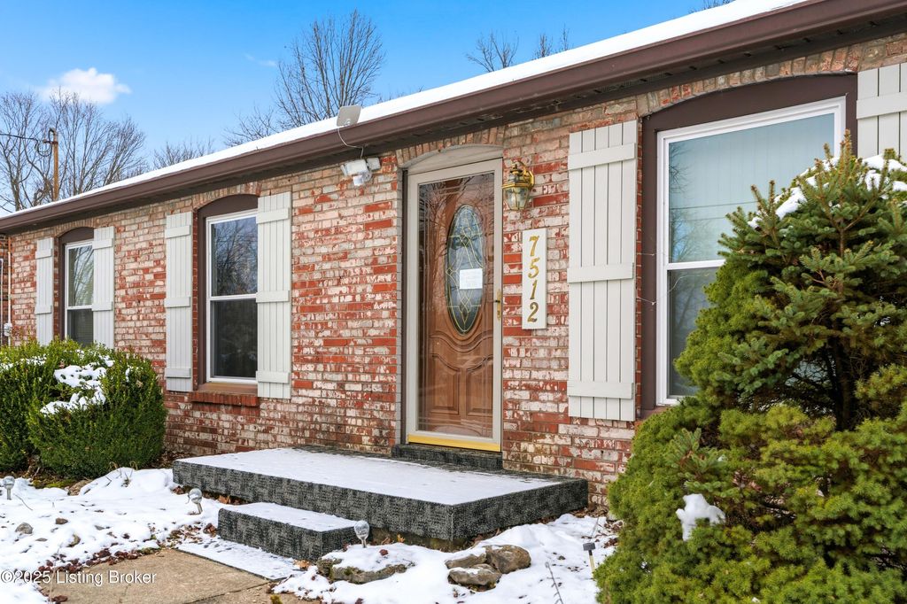 Photo of 7512 Eider Dr, Louisville, KY 40258 (MLS # 1705464)