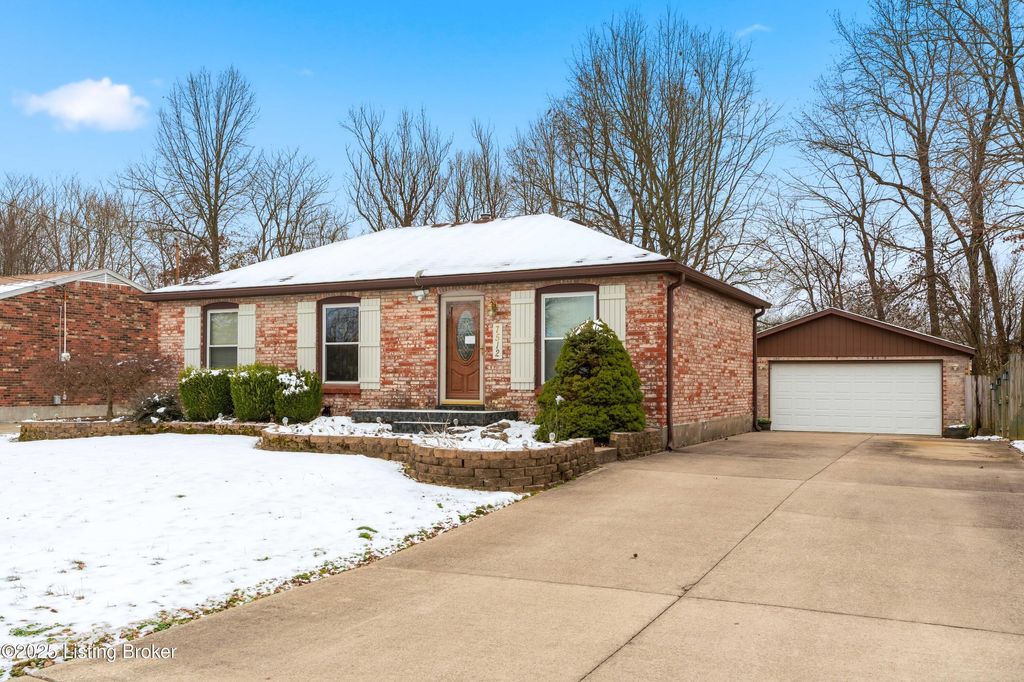 Photo of 7512 Eider Dr, Louisville, KY 40258 (MLS # 1705464)