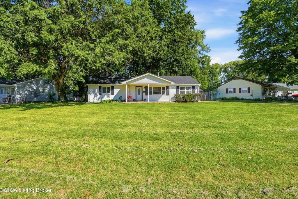 Photo of 4827 Andalusia Ln, Louisville, KY 40272 (MLS # 1716864)