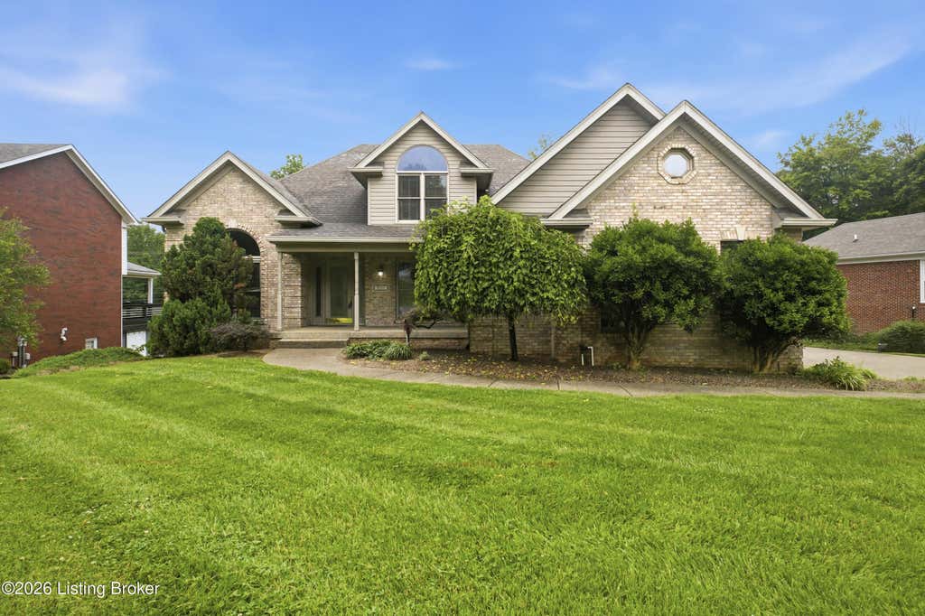 Photo of 8109 Windsor Lakes Ct, Louisville, KY 40214 (MLS # 1720227)