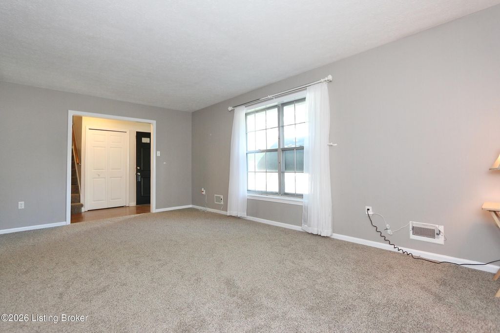 Photo of 703 Dogwood Rd, Jeffersonville, IN 47130 (MLS # 1716991)