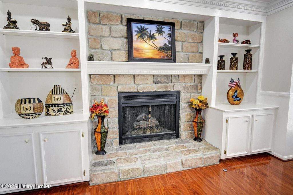 Photo of 1102 Blackthorn Rd, Louisville, KY 40299 (MLS # 1706111)