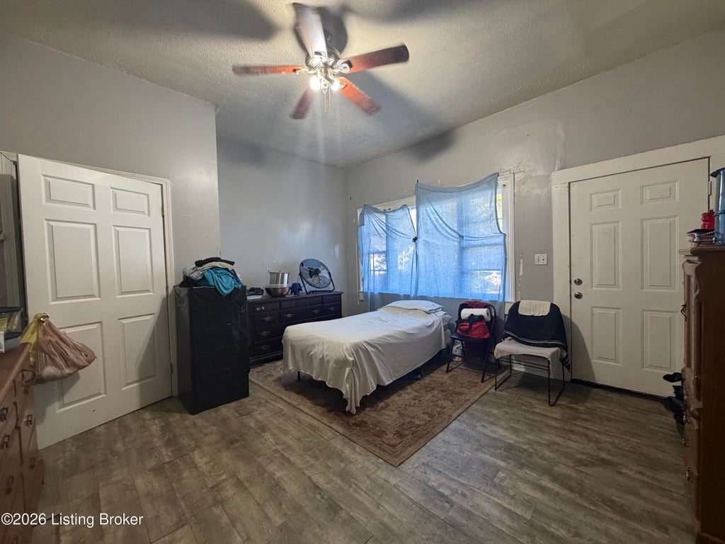 Photo of 1514 Dumesnil St, Louisville, KY 40210 (MLS # 1732808)