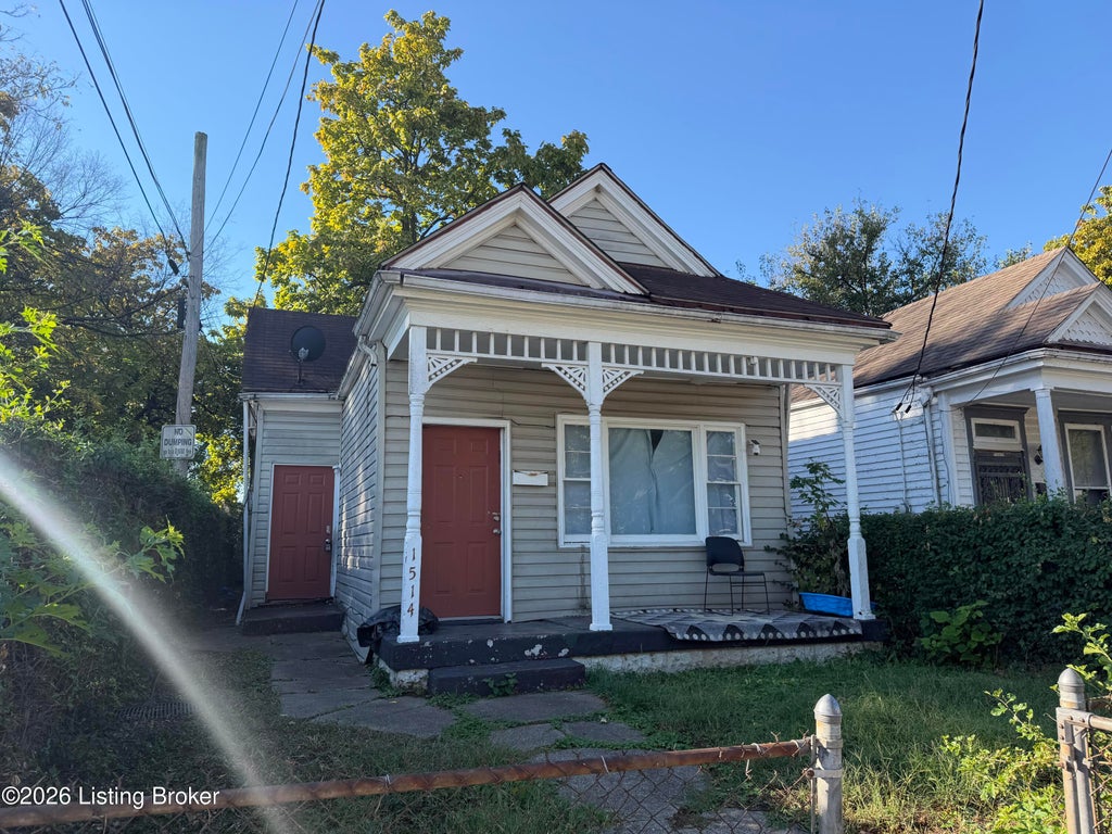 Photo of 1514 Dumesnil St, Louisville, KY 40210 (MLS # 1732808)