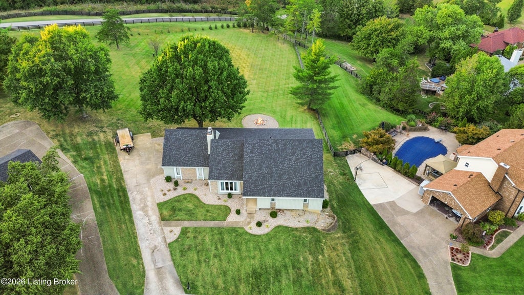 Photo of 210 Burleigh Ct, Louisville, KY 40245 (MLS # 1730700)